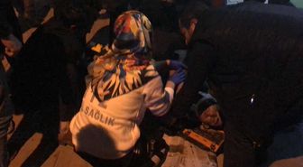 Otomobil Kaldırıma Çıktı: 1'i Bebek 4 Yaralı