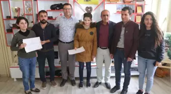 Silopi'de Görme Engelliler Belgelerini Aldı