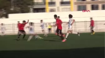 Spor Genç Futbolculardan Şehitler İçin Asker Selamı