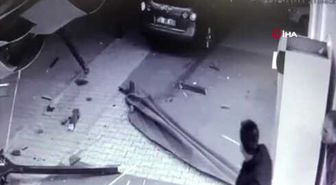 Otomobil Kaldırıma Çıktı: 1'i Bebek 4 Yaralı