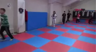 Tek Kollu Para-Taekwondocu Büşra'nın Hedefi Büyük