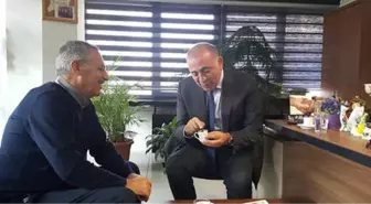 'İstanbul'da Yarışa Hazırım' Diyen Gürsel Tekin Kahve Falı Baktırdı: Başkan Adaylığı Gözüküyor