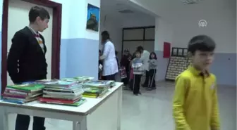 Konseri İzlemek İçin Köy Okullarına Kitap Bağışında Bulundular