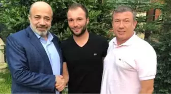 'Şampiyon' Murat Akın Futbolu Bıraktı