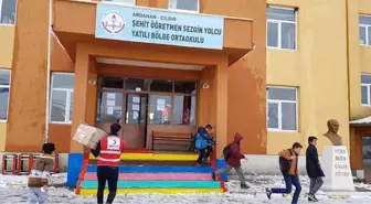 Kızılay'dan İhtiyaç Sahibi Öğrencilere Kışlık Bot