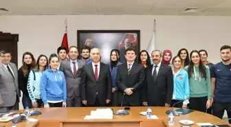 Rektör Kar, Başarılı Sporcularla Bir Araya Geldi