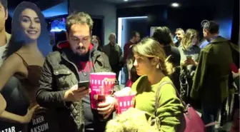 Sinemaseverler, 'Her Şey Seninle Güzel' Filmini Oyuncu Burcu Biricik ile İzledi