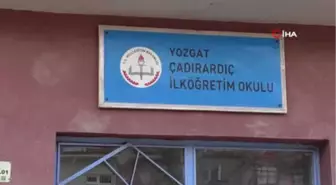 Topladıkları Koli Koli Oyuncaklarla Köydeki Öğrencilerin Yüzünü Güldürdüler