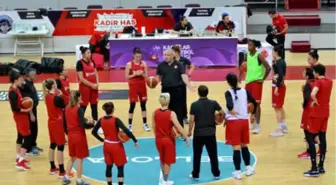 A Milli Kadın Basketbol Takımı, Belarus Maçının Hazırlıklarına Başladı