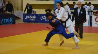 Judo Müsabakalarının Açılış Seremonisi Ardından Başladı