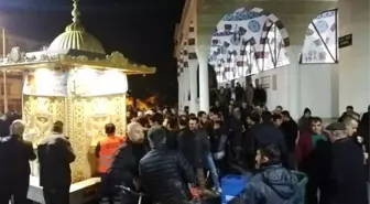 Ereğli Belediyesi Mevlit Kandilinde Vatandaşlara Süt İkram Etti