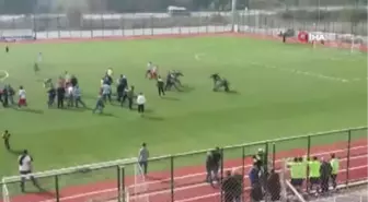 Amatör Maçta Kavga Çıktı, 11 Futbolcu Kırmızı Kart Gördü