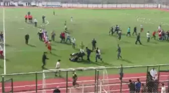 Amatör Maçta Kavga Çıktı, 11 Futbolcu Kırmızı Kart Gördü!