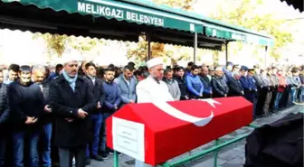 Uçak Kazasında Ölen Pilot, Kayseri'de Son Yolculuğa Uğurlandı