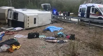 14 Kişilik Minibüsten 1 Ölü 26 Yaralı Çıktı