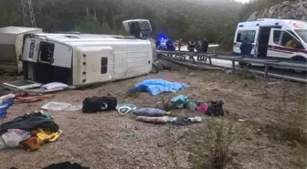 14 Kişilik Minibüsten 1 Ölü 26 Yaralı Çıktı