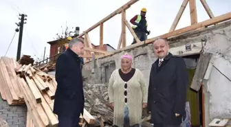 Evinin Çatısı Kullanılamaz Halde Olan Yaşlı Kadına Belediye Sahip Çıktı