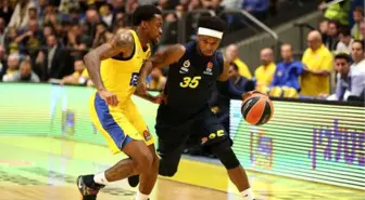 Fenerbahçe, Maccabi FOX Tel Aviv'i Son Çeyrekteki Muhteşem Oyunuyla 74-70 Devirdi