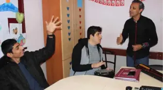 İzmirli Öğretmen, Engelleri Müzikle Aşıyor
