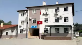 İngilizce Öğretmeni Okulda Kendini İple Asarak İntihar Etti