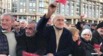 Gürcistan İkinci Tur İçin Sokaklarda