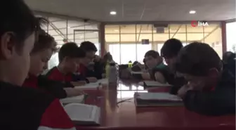 Bu Takımda Önce Kitap, Sonra Futbol Geliyor