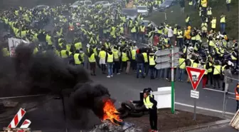 Fransa'da 'Sarı Yelekliler'İn Akaryakıt Zammı Protestosu Devam Ediyor