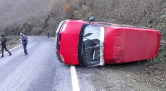 Giresun'da Devrilen Minibüsteki 3 Öğretmen Yaralandı