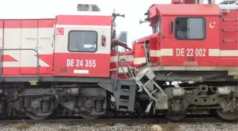 Sivas'ta Yolcu Treni ile Yük Treni Çarpıştı: 14 Yaralı