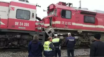 Ulaş'ta Trenler Çarpıştı: 14 Yaralı (2)