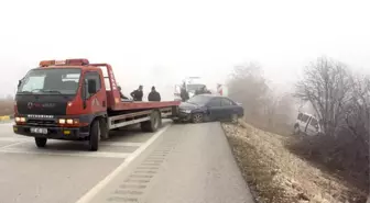 Yola Sis Çöktü Önünü Göremeyen İki Araç Tarlaya Uçtu