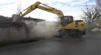 Ereğli'de Metruk Binalar Yıkılıyor