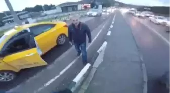 Trafik Tartışmasında Taksici Motosikletliye Bıçak Çekti