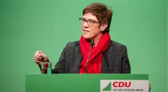 Karrenbauer: Merkel'in Kalması İçin Elimden Gelen Her Şeyi Yaparım