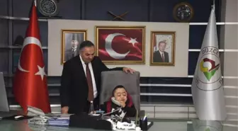 Mehmet Ali Başkanlık Koltuğuna Oturdu