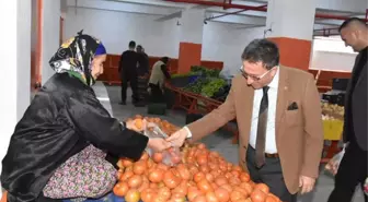 Başkan Saka, Evinin İhtiyaçları İçin Semt Pazarlarını Tercih Ediyor