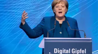 Forbes Merkel'i En Güçlü Kadın Seçti