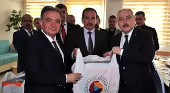 Osmaniye'de Öğrencilere Eşofman ve Spor Ayakkabısı Yardımı