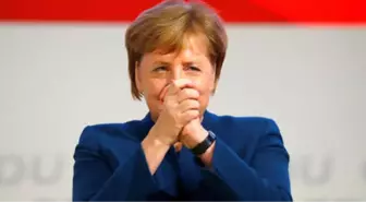 Merkel, Partisine Veda Ederken Gözyaşlarını Tutamadı