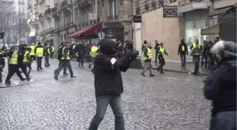 Paris'te Eylemlerin Şiddeti Artıyor