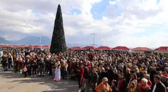 Alanya'da Kurulan Noel Pazarı'na Yoğun İlgi