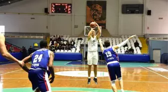 Manisa Bbsk'li Dev Adamlar Selçuklu Basketbol'u 79-63 Yendi