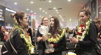 Dünya Şampiyonu Vakıfbank Takımı, Yurda Döndü
