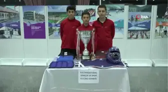 Sultangazi'de Amatör Spor Kulüplerine Malzeme Dağıtımı Yapıldı