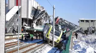 Ankara'da Yüksek Hızlı Tren, Kılavuz Tren ile Çarpıştı: 9 Ölü, 47 Yaralı/ Yeniden