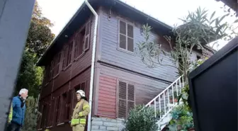 Beykoz'da Ahşap Binada Çıkan Yangında Yaşlı Adam Hayatını Kaybetti