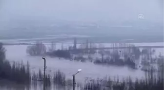 Dicle Barajı'nın Kapaklarından Biri Yağış Nedeniyle Koptu (7)