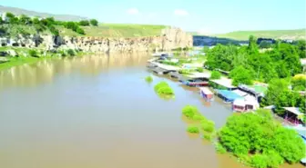 Dicle Nehri'nde Su 4 Metre Yükseldi, Hevsel Bahçeleri'ni Su Bastı (2)