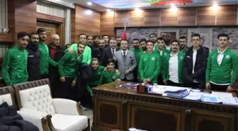 Futbolculardan Kaymakam Kendüzler'e Ziyaret