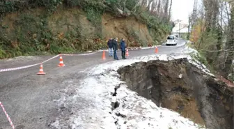 Yol Göçtü, Devasa Toprak Parçaları 50 Metrelik Heyelan Oluşturdu